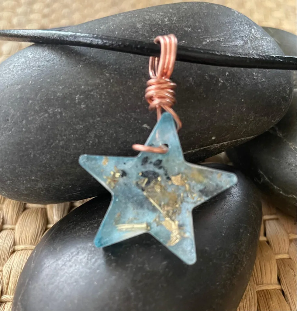 Blue-Kyanite-Star-Orgone-Pendant-rocks3